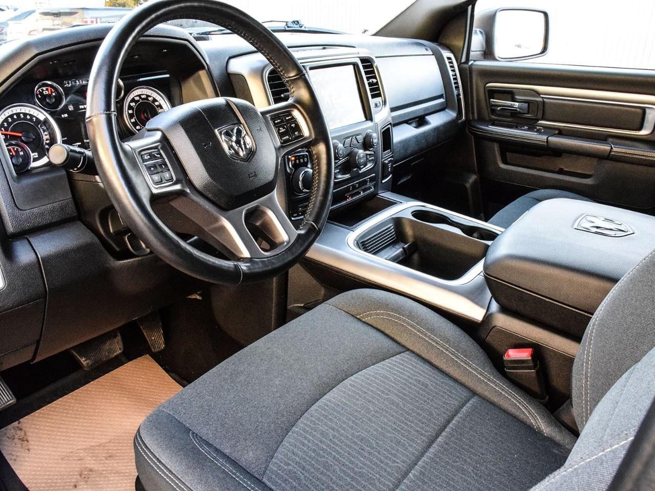 2023 RAM 1500 Classic WARLOCK 4X4 CREW CAB 5'7" BOX Photo