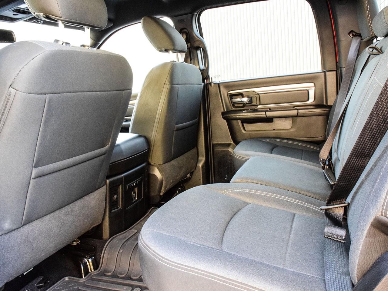 2023 RAM 1500 Classic WARLOCK 4X4 CREW CAB 5'7" BOX Photo