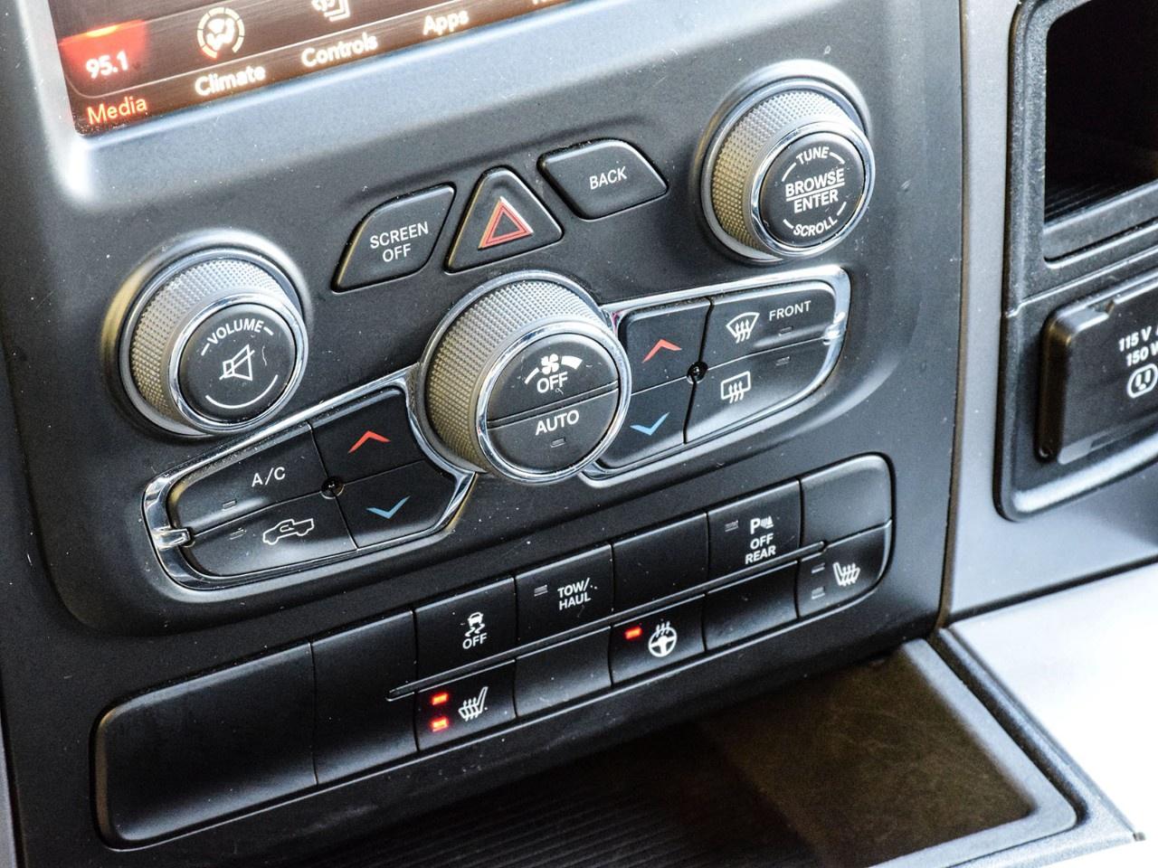 2023 RAM 1500 Classic WARLOCK 4X4 CREW CAB 5'7" BOX Photo