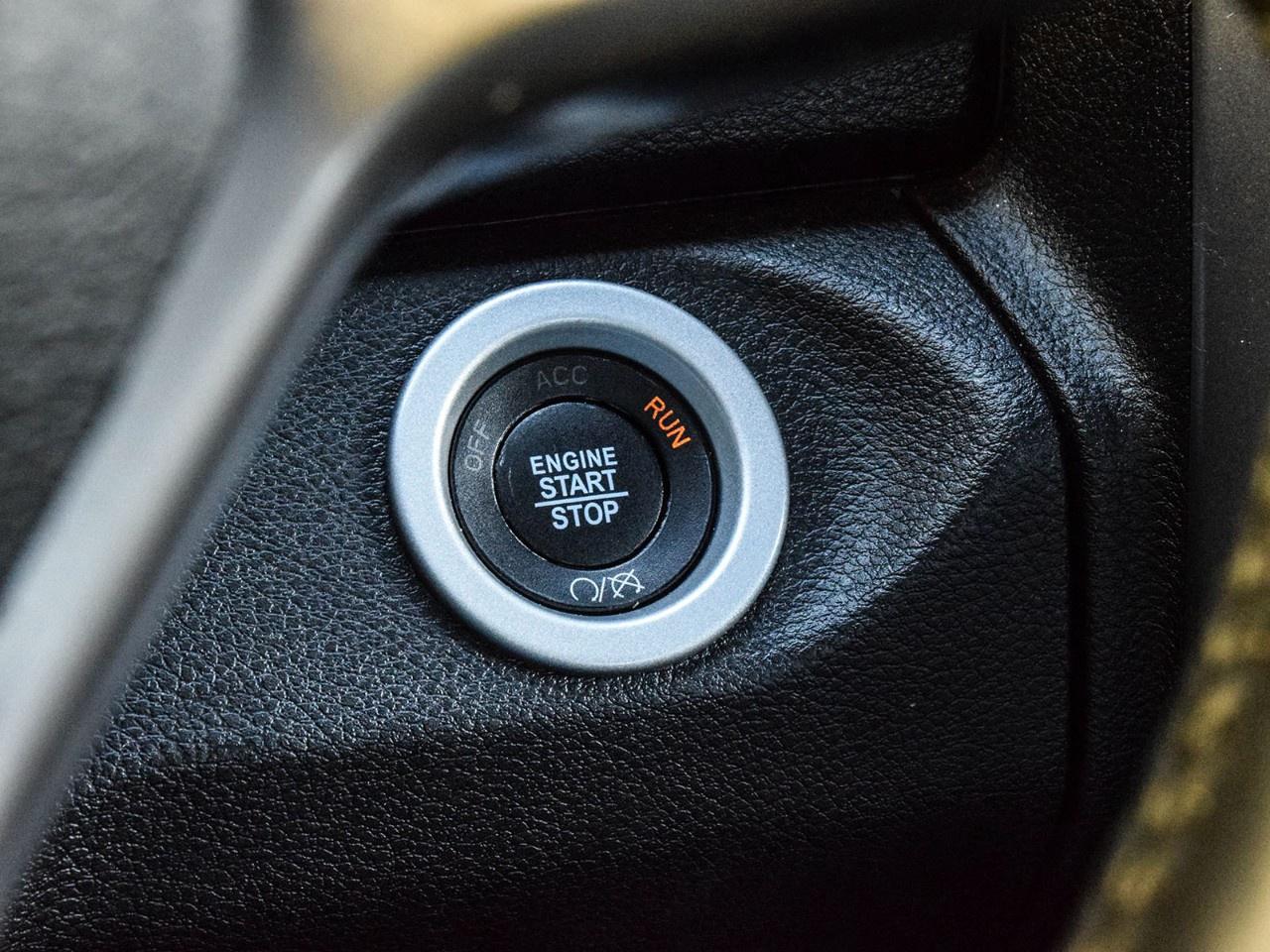 2023 RAM 1500 Classic WARLOCK 4X4 CREW CAB 5'7" BOX Photo