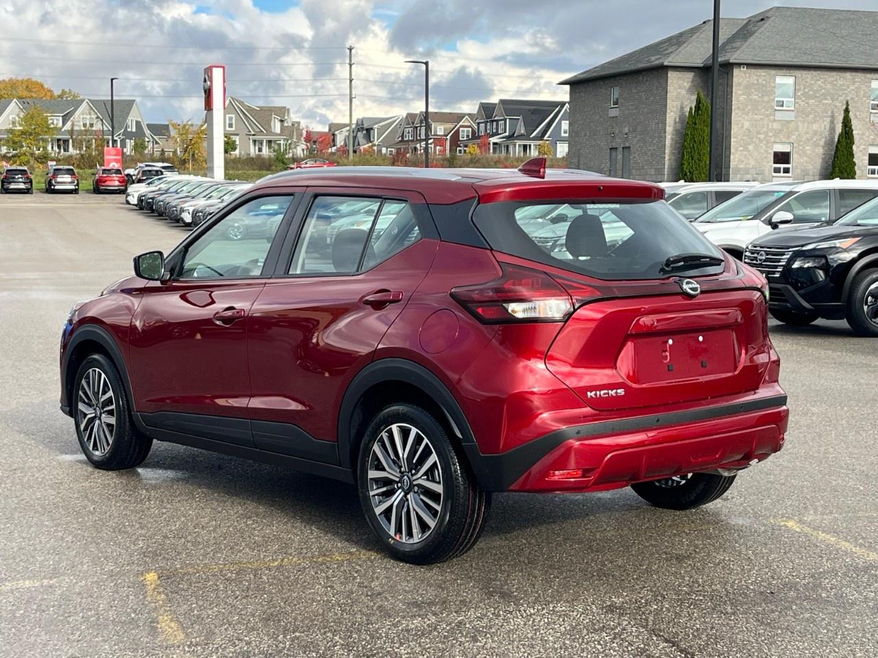 2025 Nissan Kicks Play SV FWD Photo