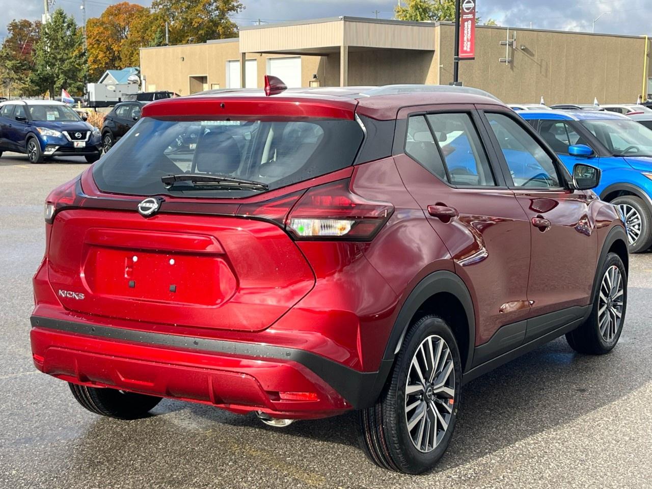 2025 Nissan Kicks Play SV FWD Photo