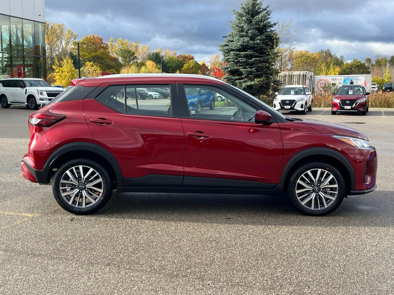 2025 Nissan Kicks Play SV FWD Photo