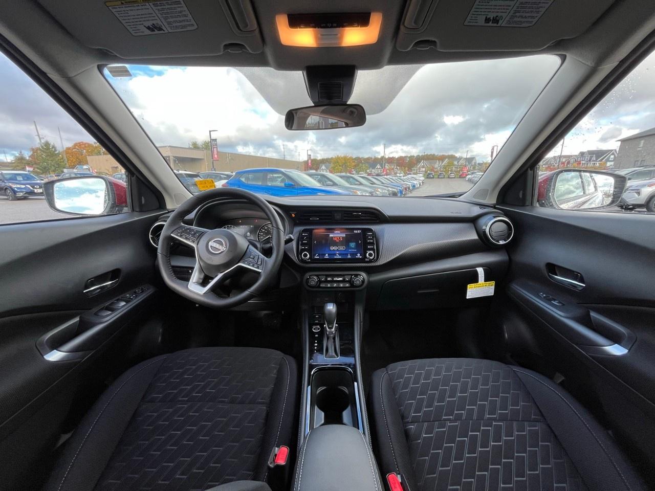 2025 Nissan Kicks Play SV FWD Photo