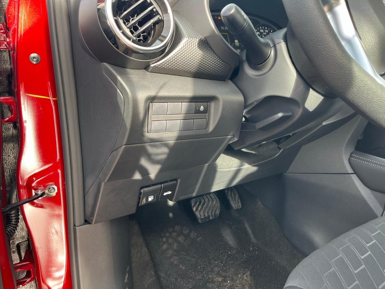 2025 Nissan Kicks Play SV FWD Photo