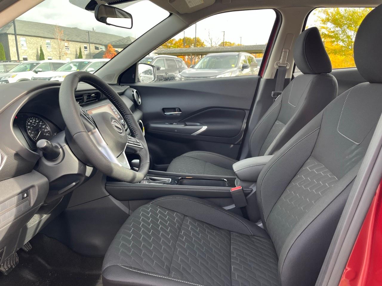 2025 Nissan Kicks Play SV FWD Photo