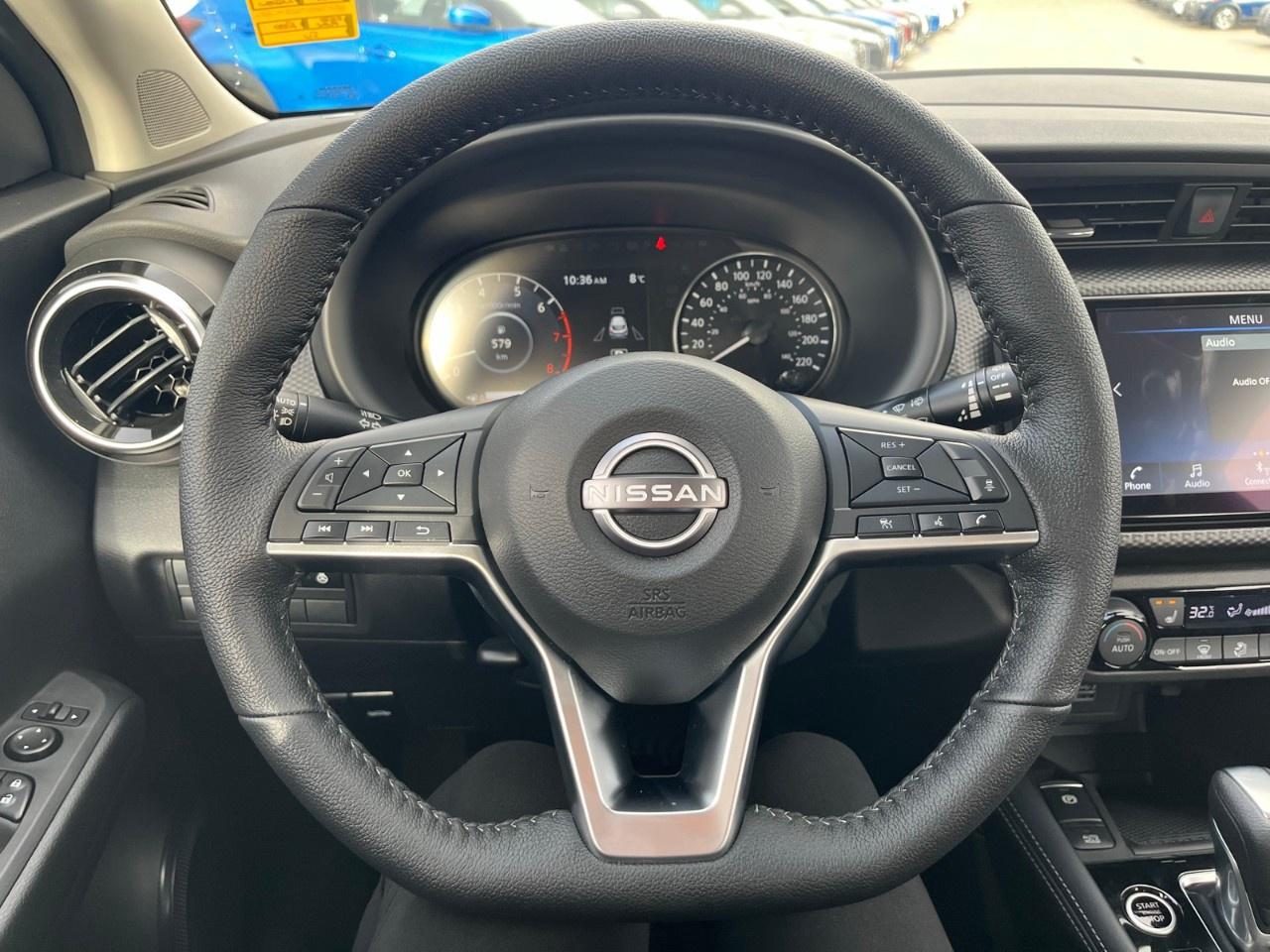 2025 Nissan Kicks Play SV FWD Photo