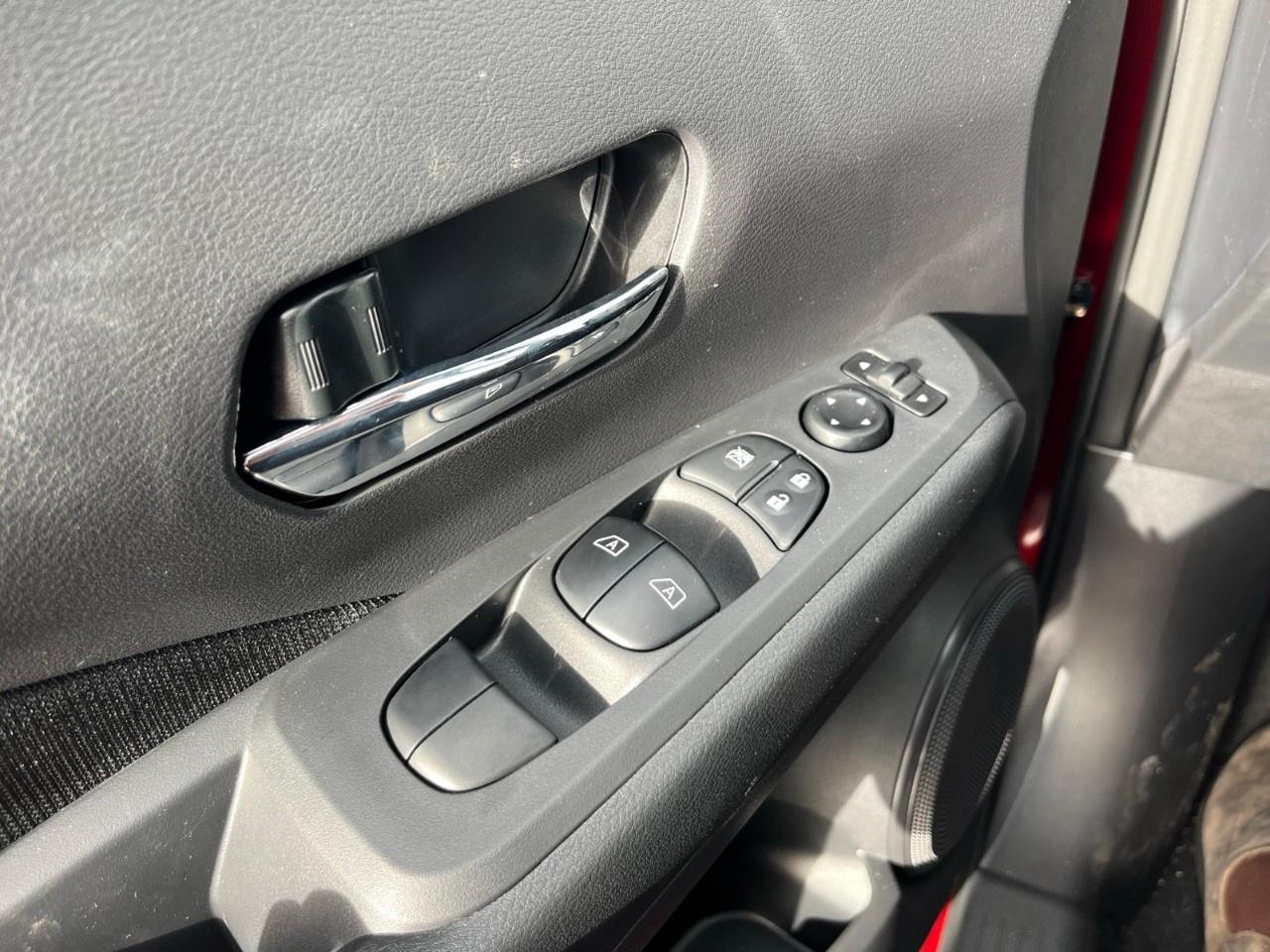 2025 Nissan Kicks Play SV FWD Photo