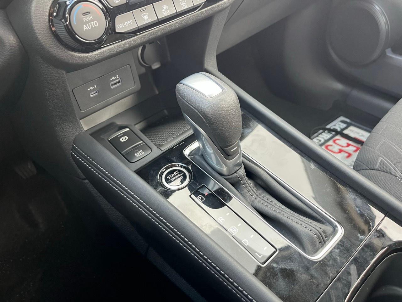 2025 Nissan Kicks Play SV FWD Photo