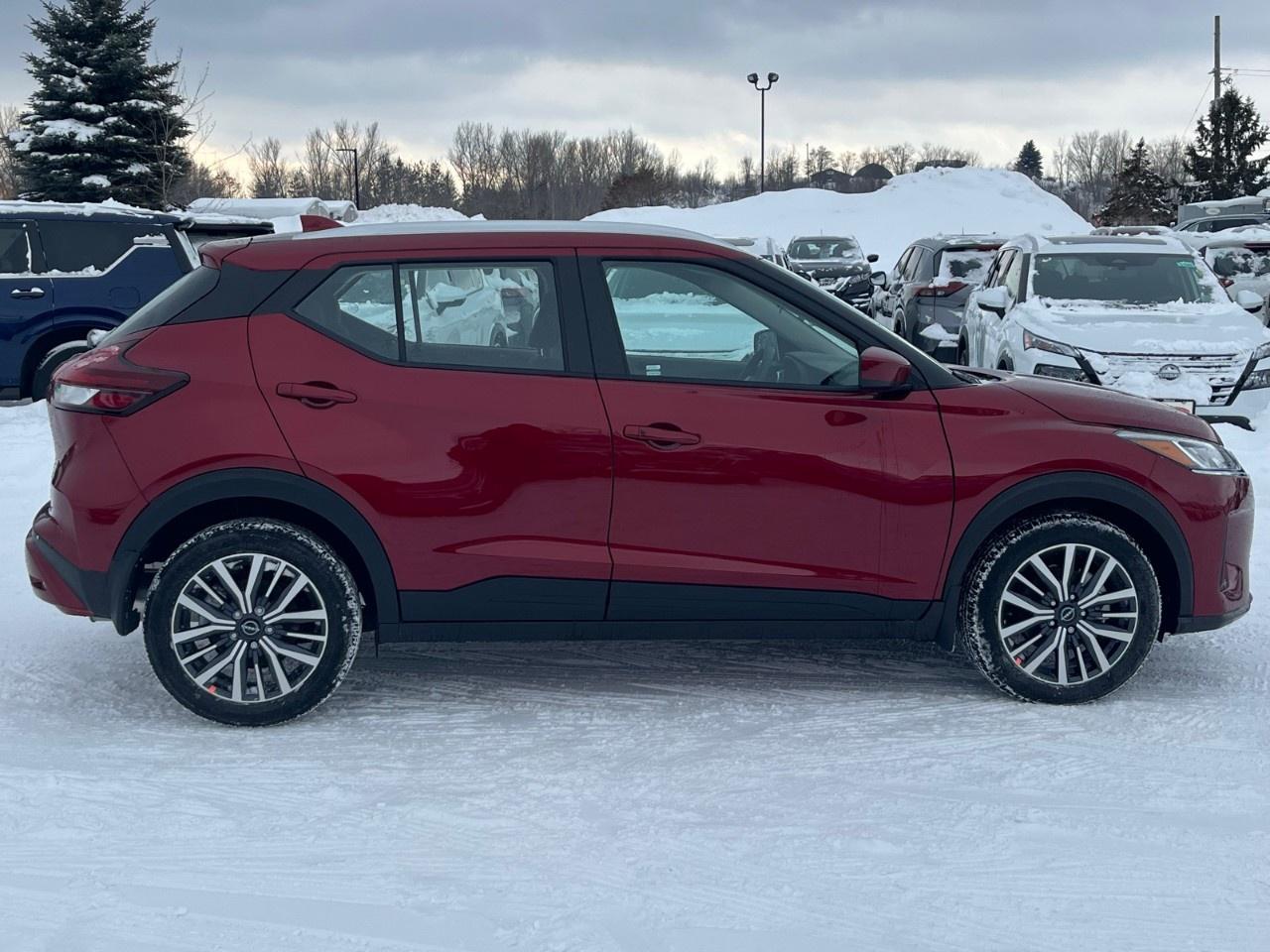 2025 Nissan Kicks Play SV FWD Photo