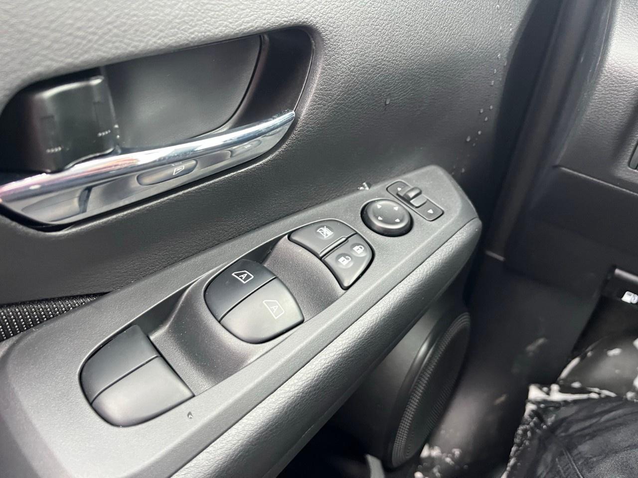 2025 Nissan Kicks Play SV FWD Photo