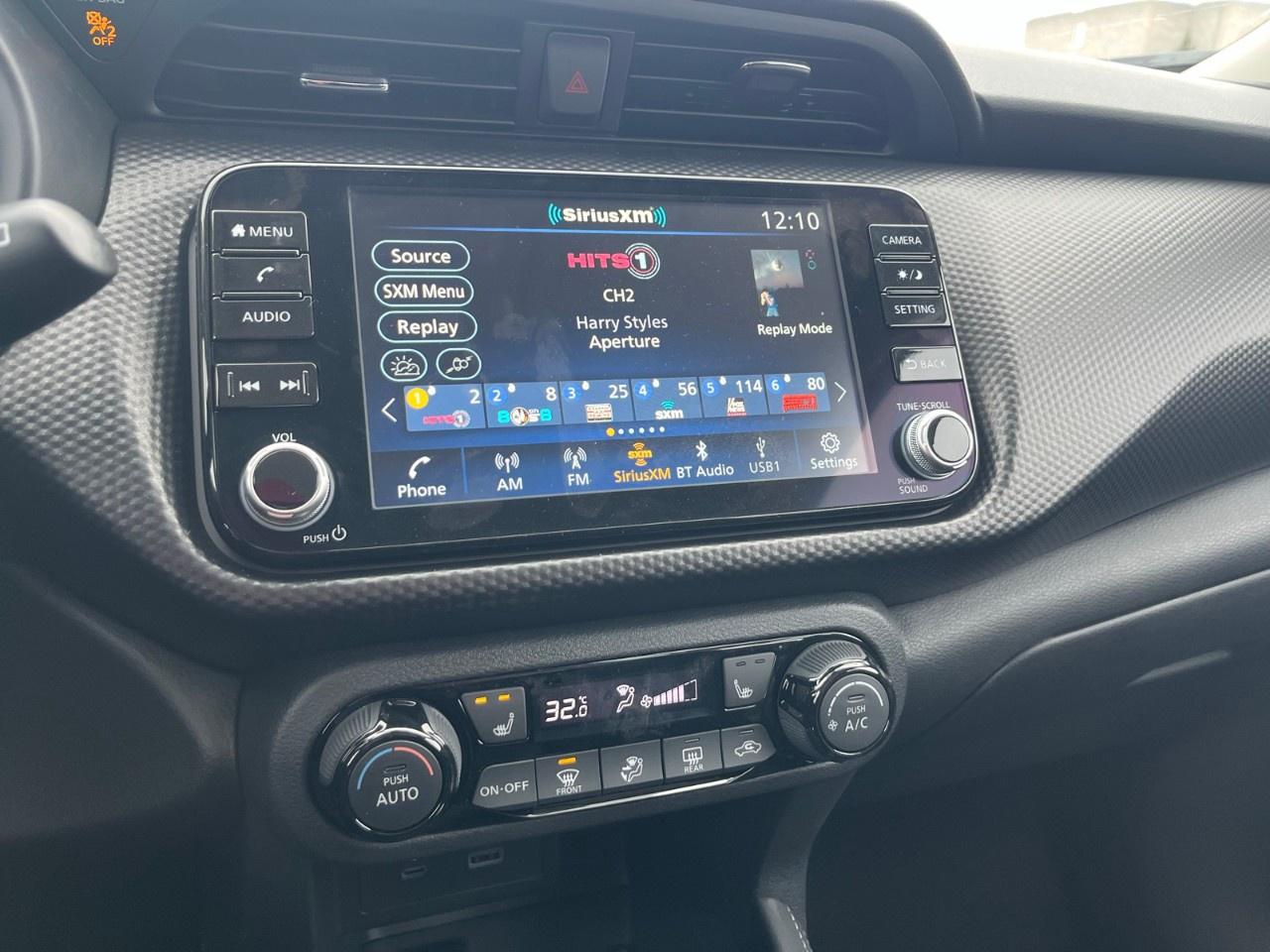 2025 Nissan Kicks Play SV FWD Photo