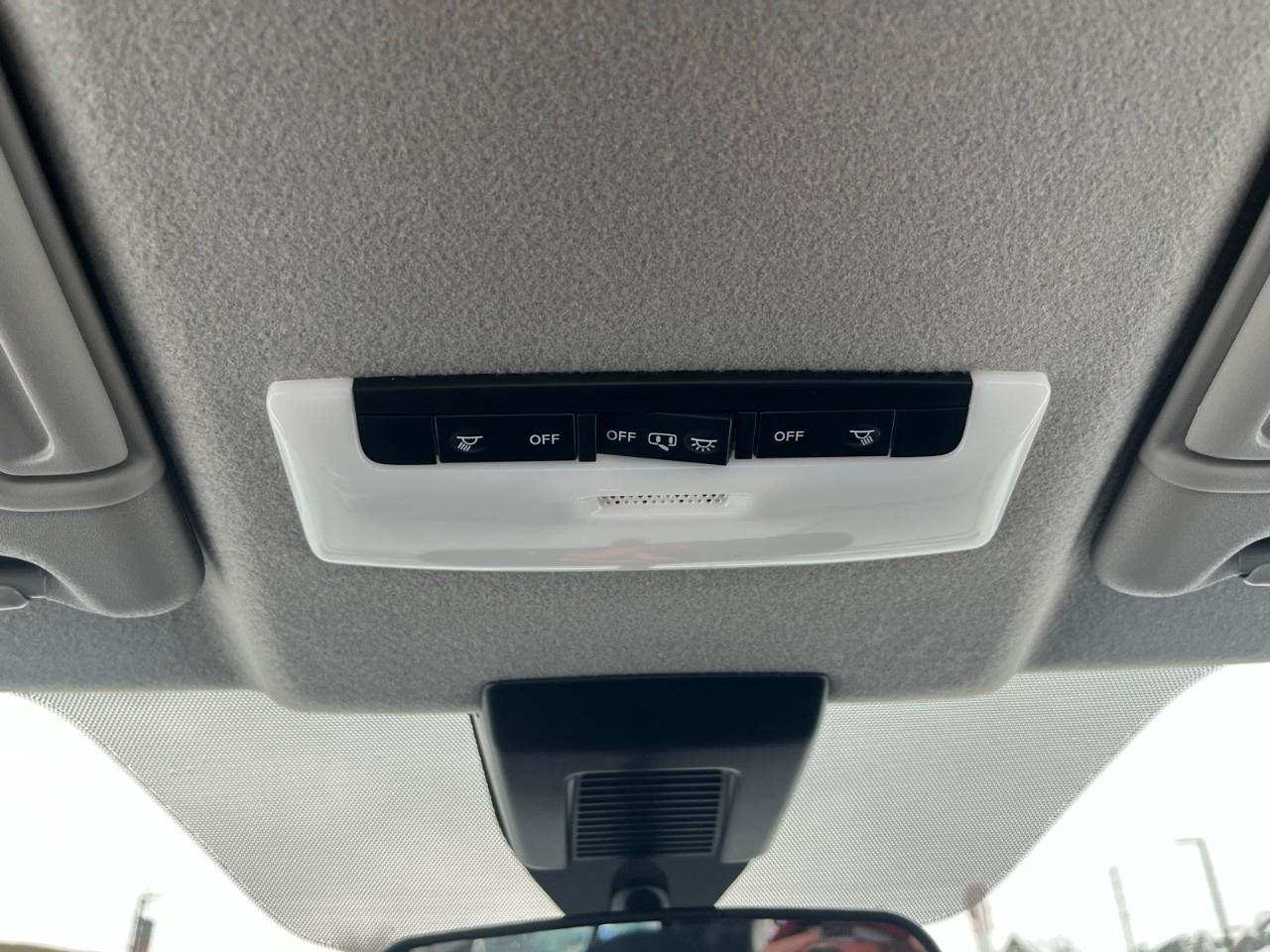 2025 Nissan Kicks Play SV FWD Photo