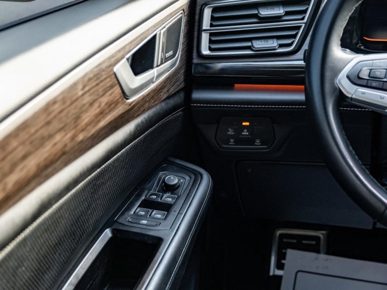 2024 Volkswagen Atlas EXECLINE Photo