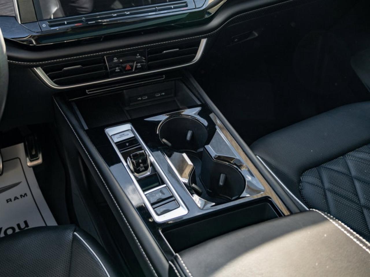 2024 Volkswagen Atlas EXECLINE Photo