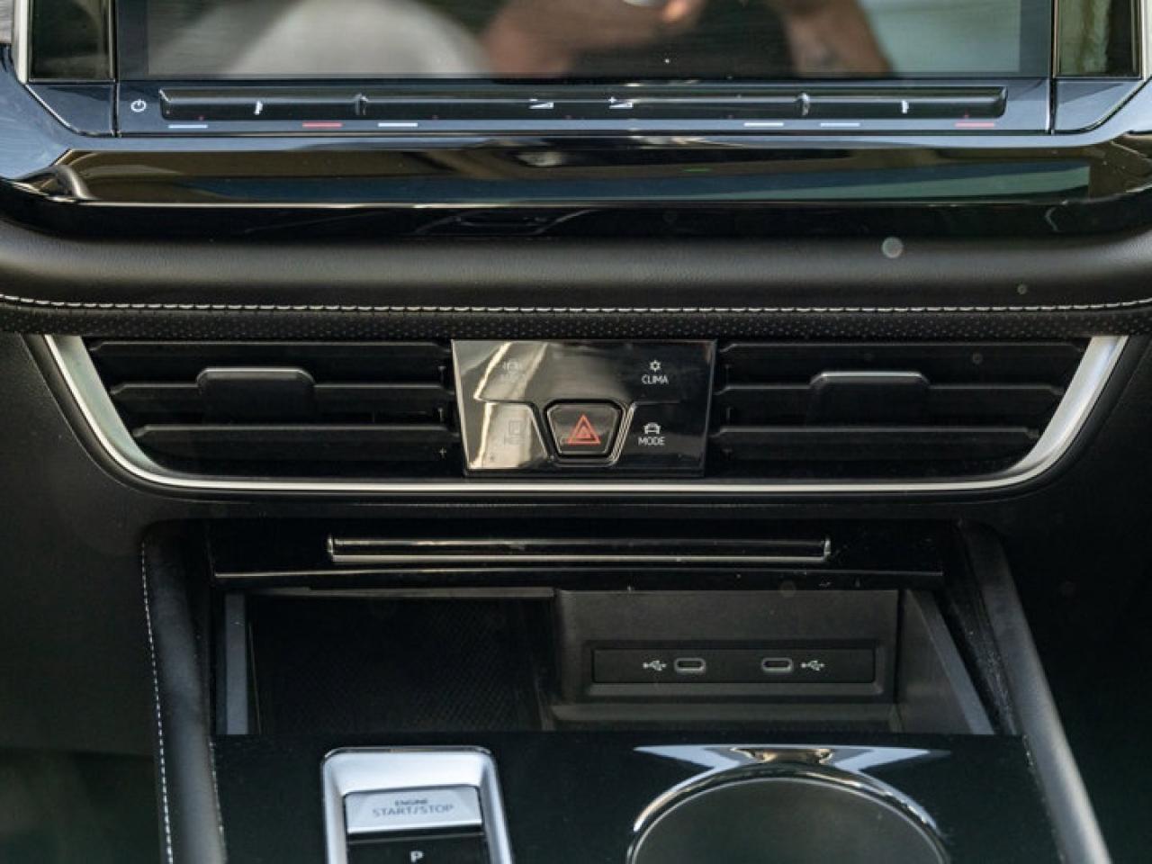 2024 Volkswagen Atlas EXECLINE Photo