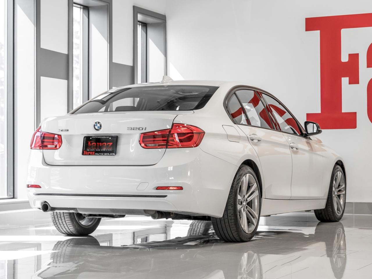 2017 BMW 320i 320i xDrive|NAVI|SUNROOF|ACCIDENT FREE Photo