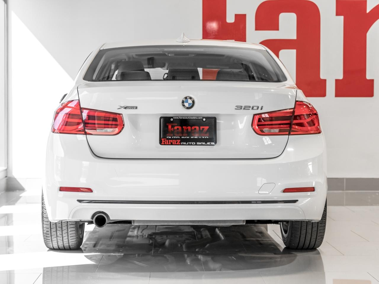 2017 BMW 320i 320i xDrive|NAVI|SUNROOF|ACCIDENT FREE Photo3