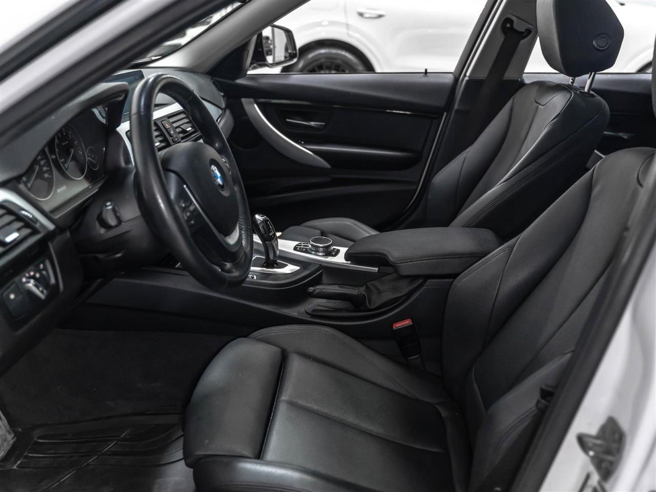 2017 BMW 320i 320i xDrive|NAVI|SUNROOF|ACCIDENT FREE Photo