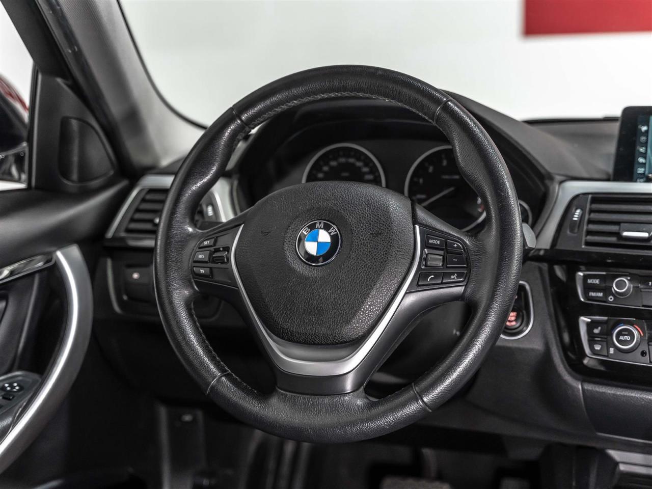 2017 BMW 320i 320i xDrive|NAVI|SUNROOF|ACCIDENT FREE Photo