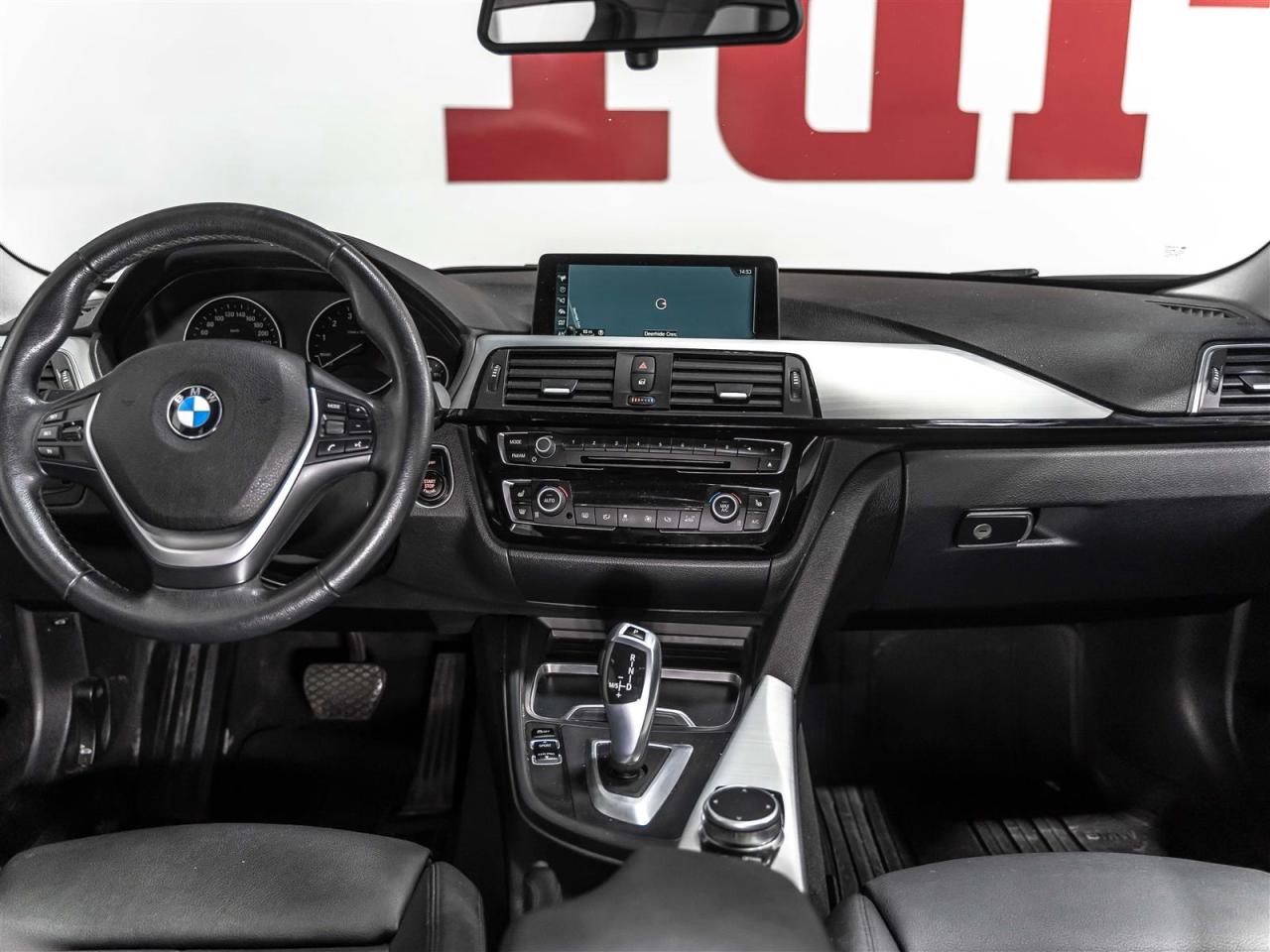 2017 BMW 320i 320i xDrive|NAVI|SUNROOF|ACCIDENT FREE Photo