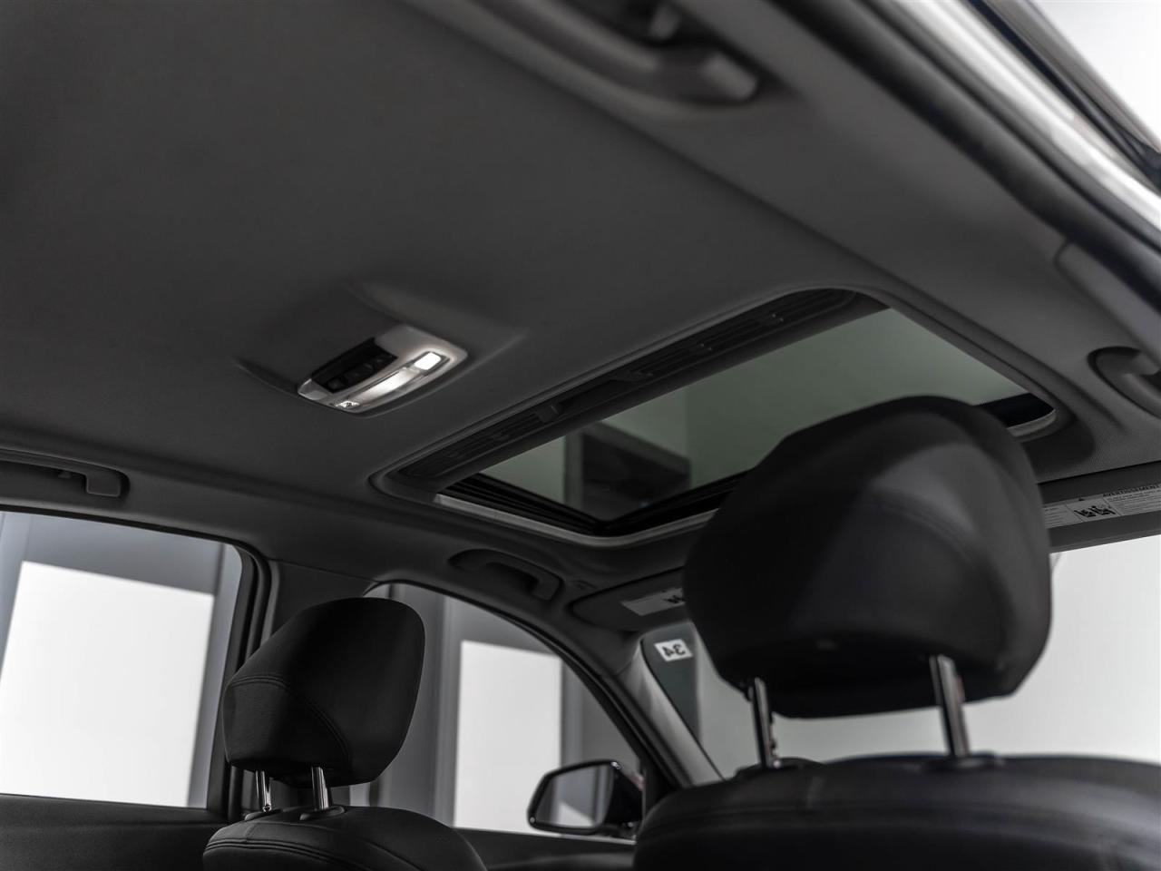 2017 BMW 320i 320i xDrive|NAVI|SUNROOF|ACCIDENT FREE Photo