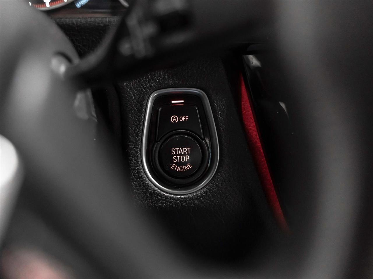 2017 BMW 320i 320i xDrive|NAVI|SUNROOF|ACCIDENT FREE Photo