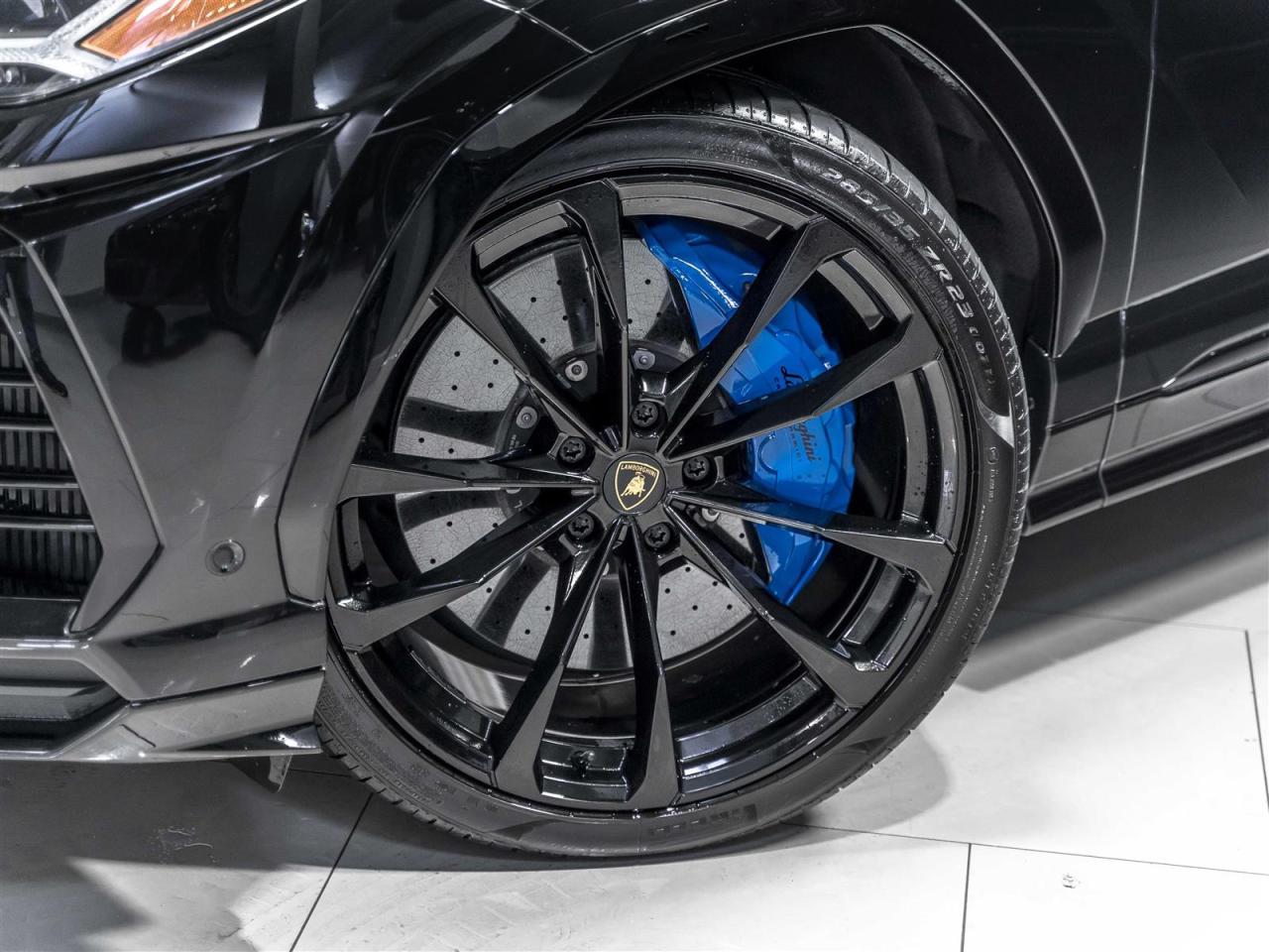 2022 Lamborghini Urus CARBON INTERIOR|23INCH|B&O 3D|PARK ASSIST|LOADED Photo