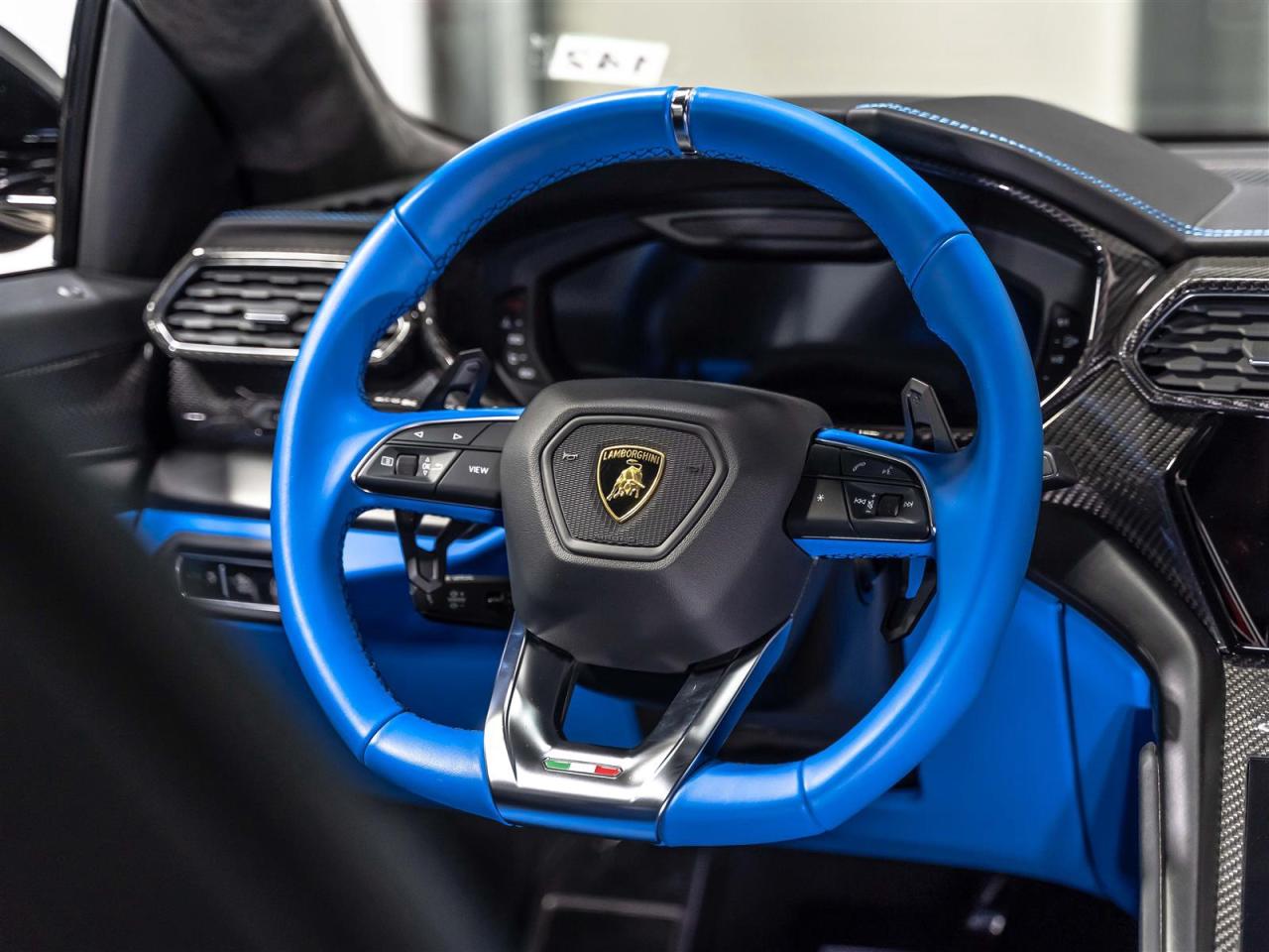 2022 Lamborghini Urus CARBON INTERIOR|23INCH|B&O 3D|PARK ASSIST|LOADED Photo