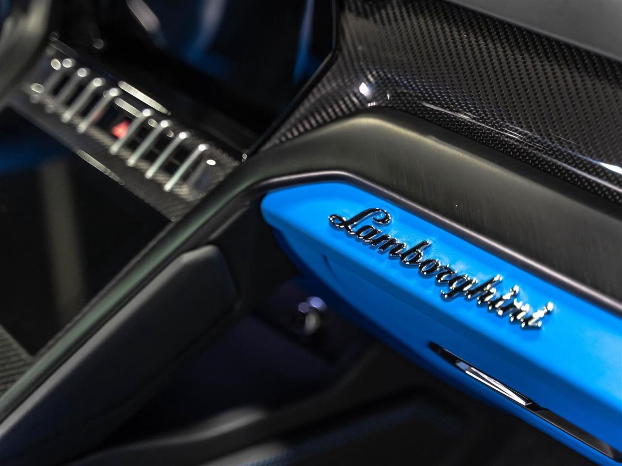 2022 Lamborghini Urus CARBON INTERIOR|23INCH|B&O 3D|PARK ASSIST|LOADED Photo