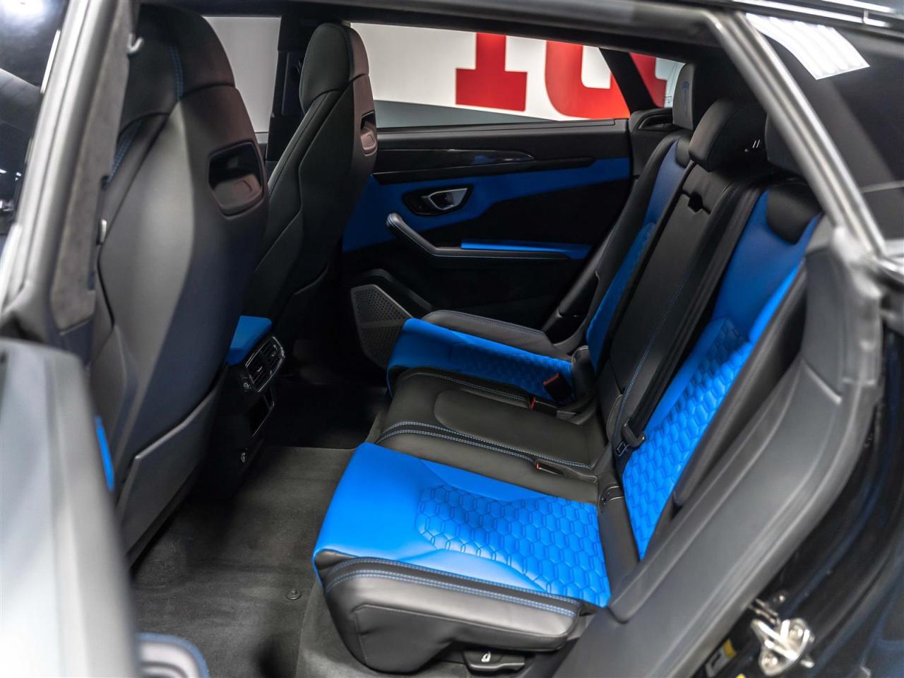 2022 Lamborghini Urus CARBON INTERIOR|23INCH|B&O 3D|PARK ASSIST|LOADED Photo