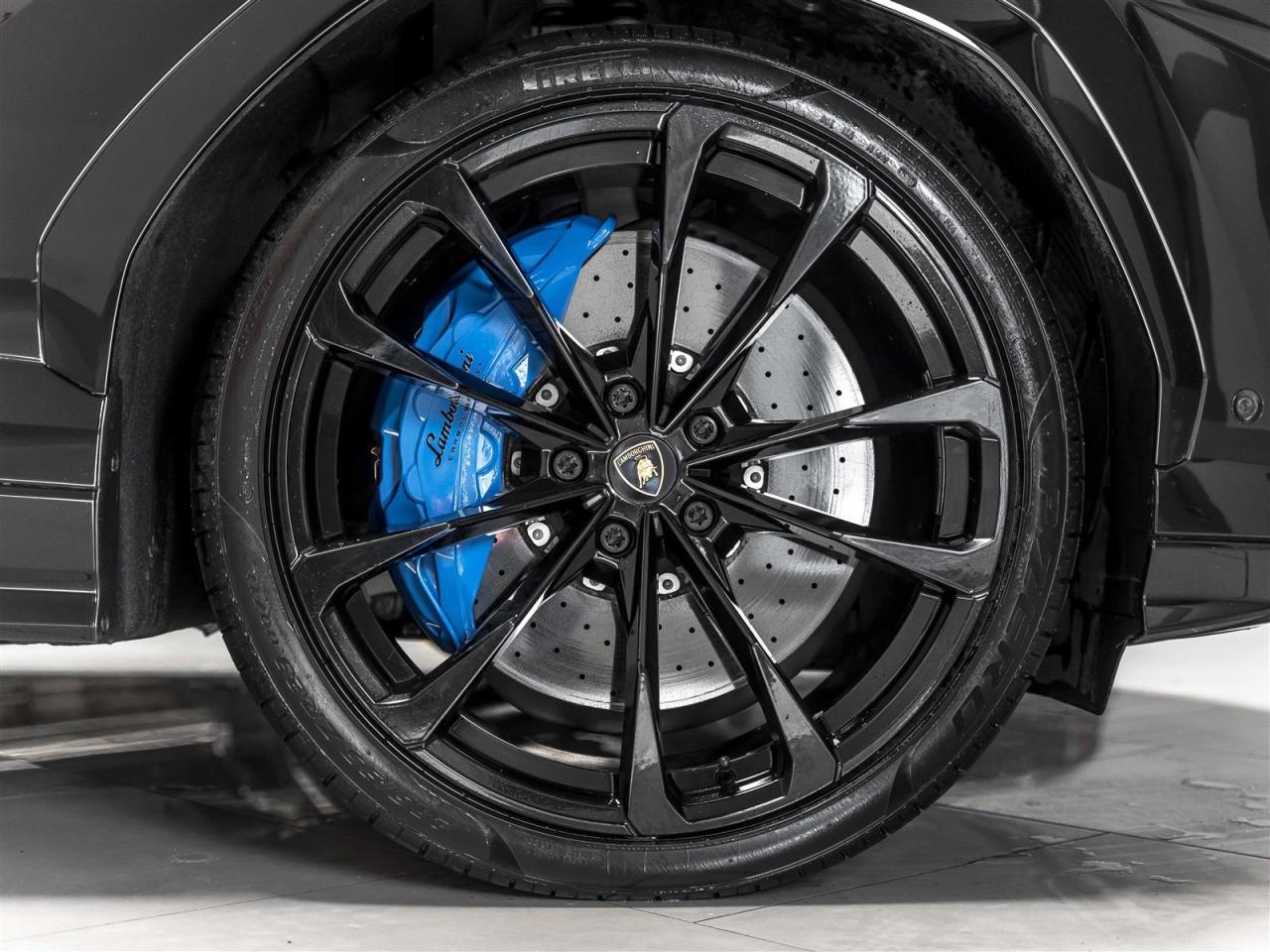 2022 Lamborghini Urus CARBON INTERIOR|23INCH|B&O 3D|PARK ASSIST|LOADED Photo