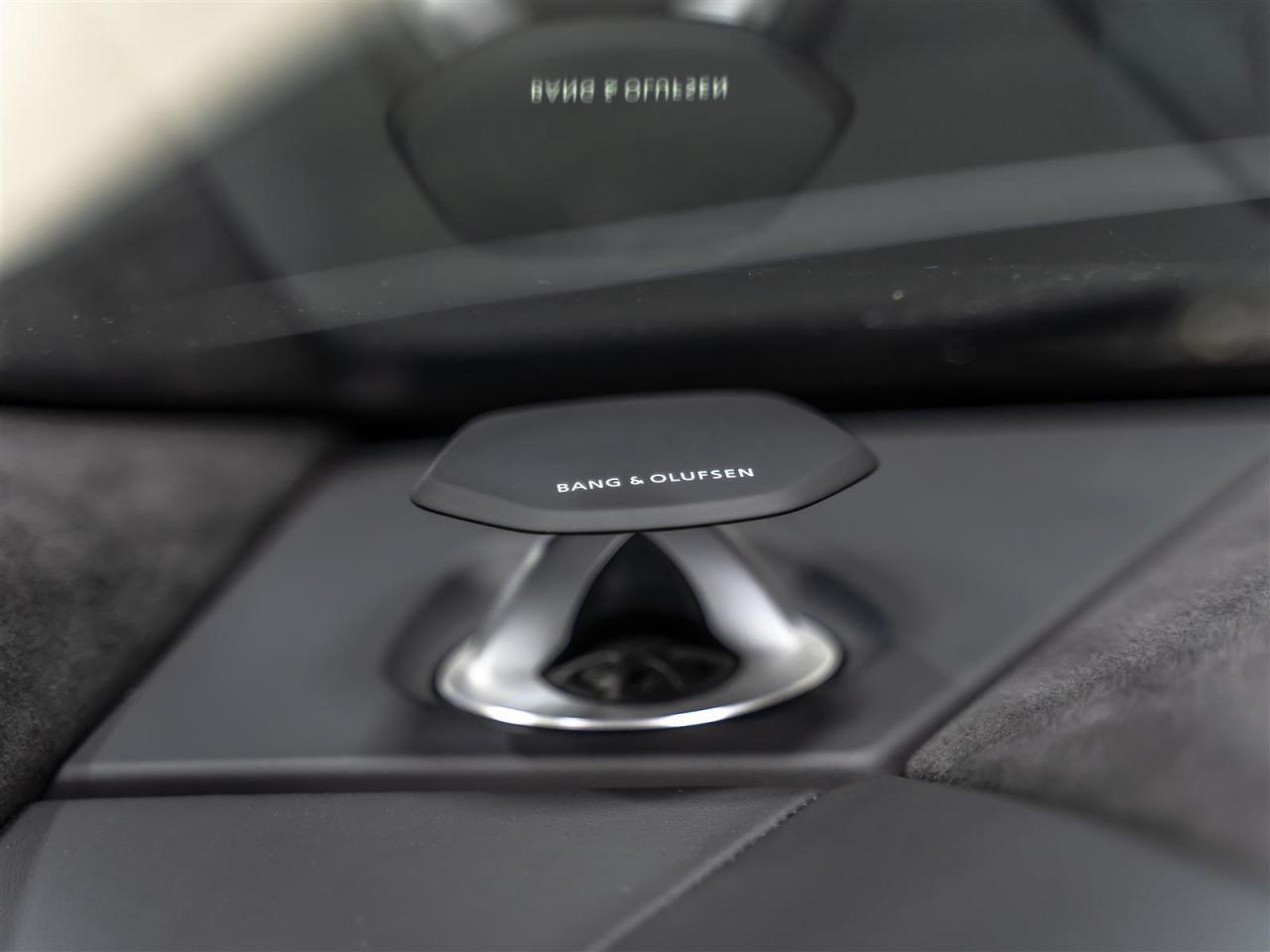 2022 Lamborghini Urus CARBON INTERIOR|23INCH|B&O 3D|PARK ASSIST|LOADED Photo