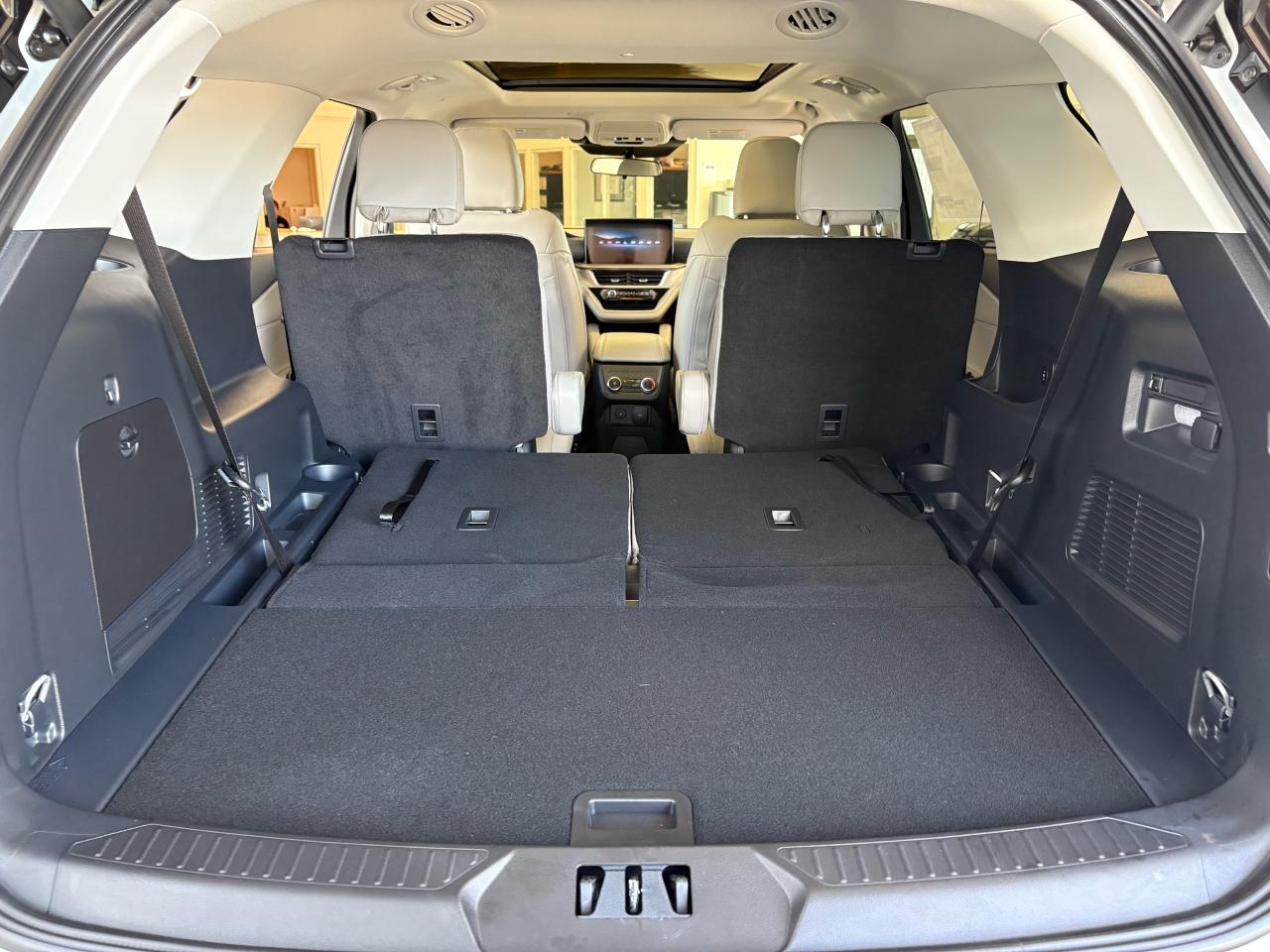 2026 Ford Explorer Active Photo5