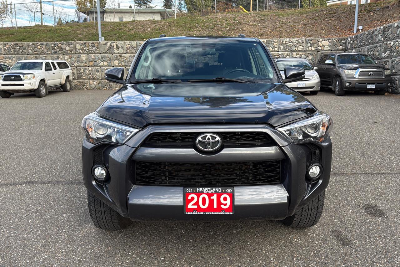 2019 Toyota 4Runner SR5 Photo1