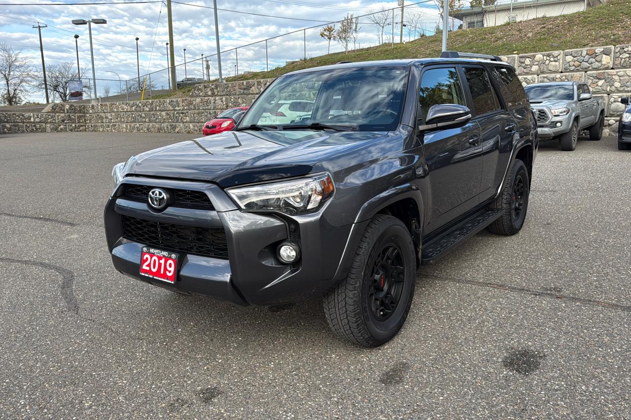 2019 Toyota 4Runner SR5 Photo2