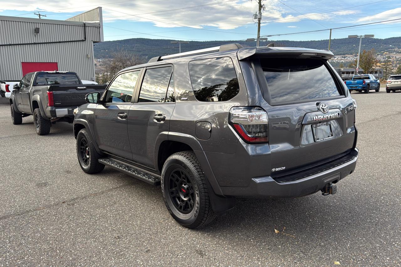 2019 Toyota 4Runner SR5 Photo4
