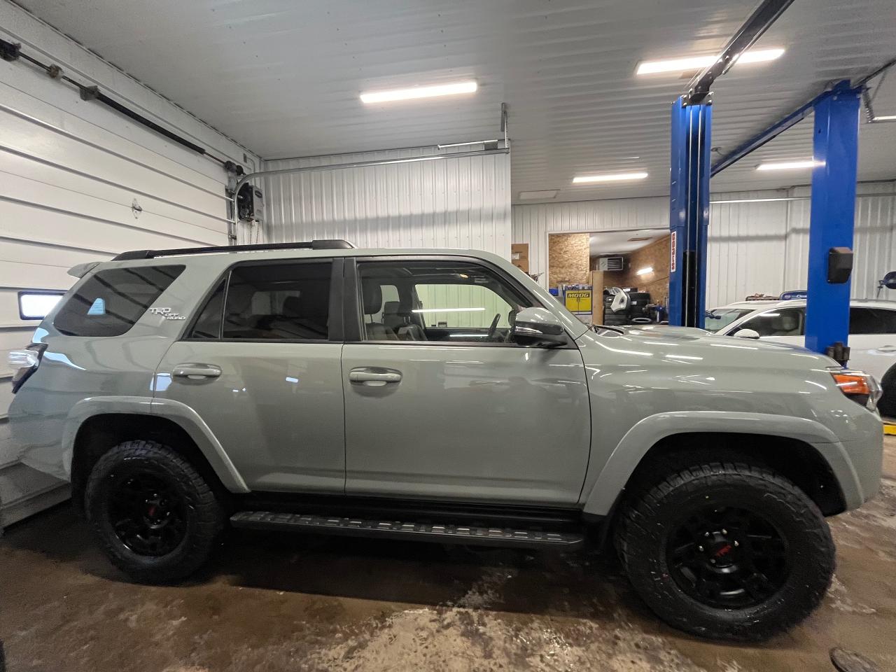 2022 Toyota 4Runner TRD Off-Road - Photo #3
