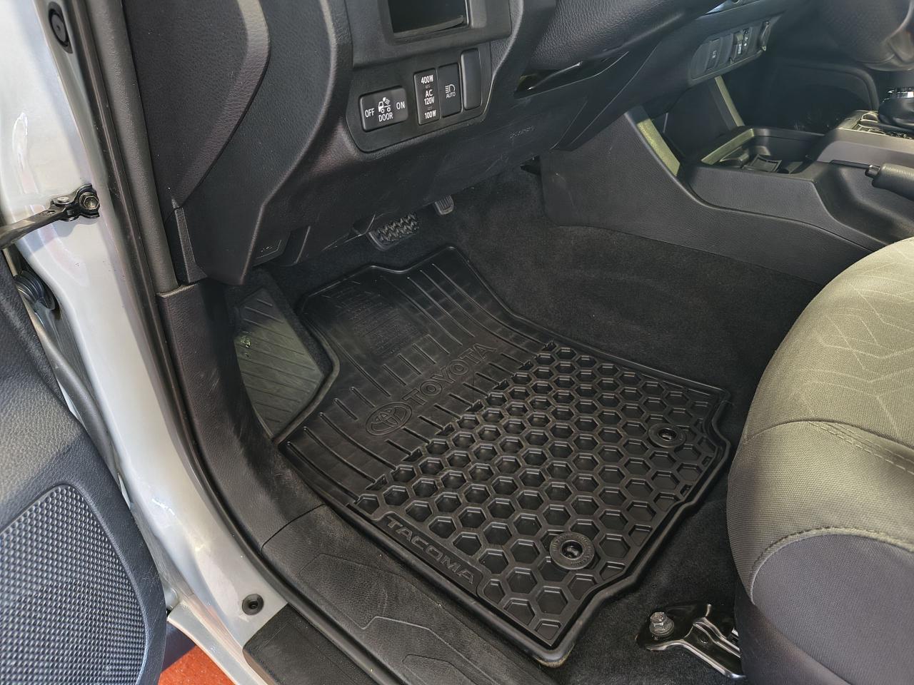 2019 Toyota Tacoma TRD SPORT 4X4 Photo0