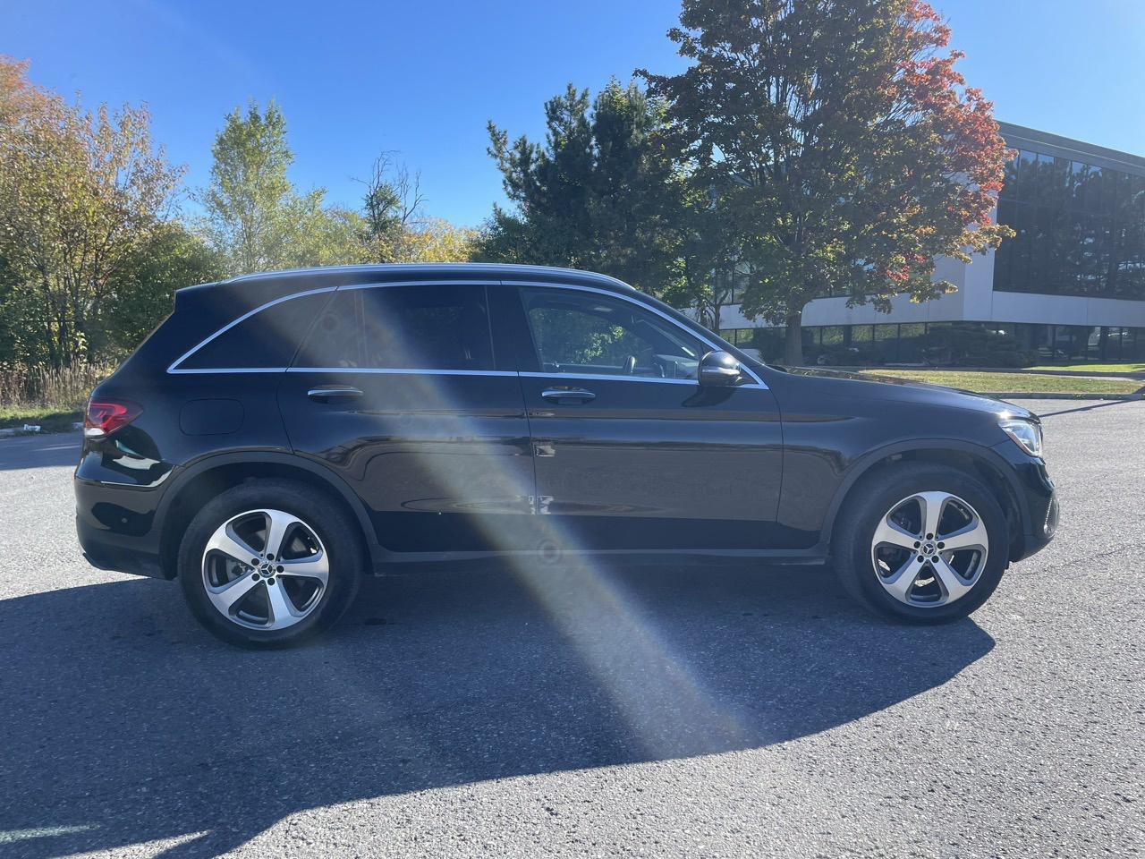 2022 Mercedes-Benz GLC-Class GLC300 4MATIC - Photo #5
