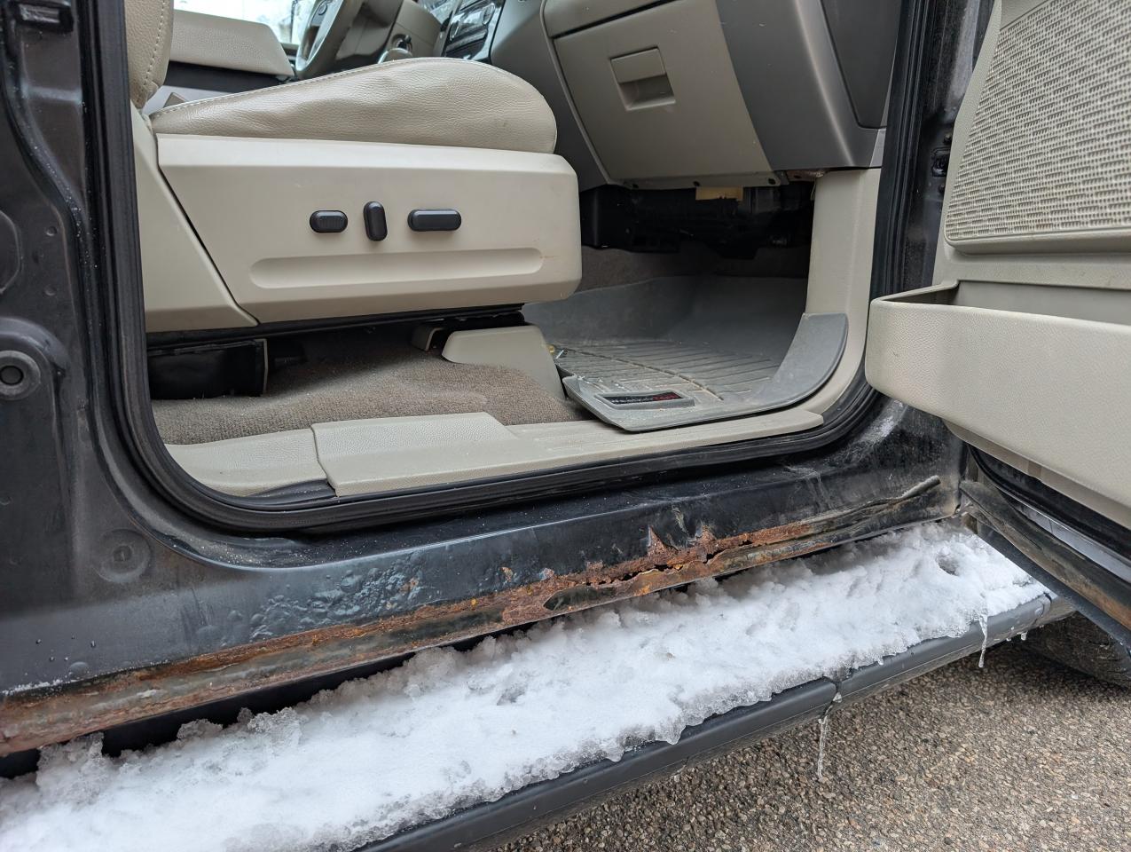 2011 Ford Expedition Limited 4WD Photo