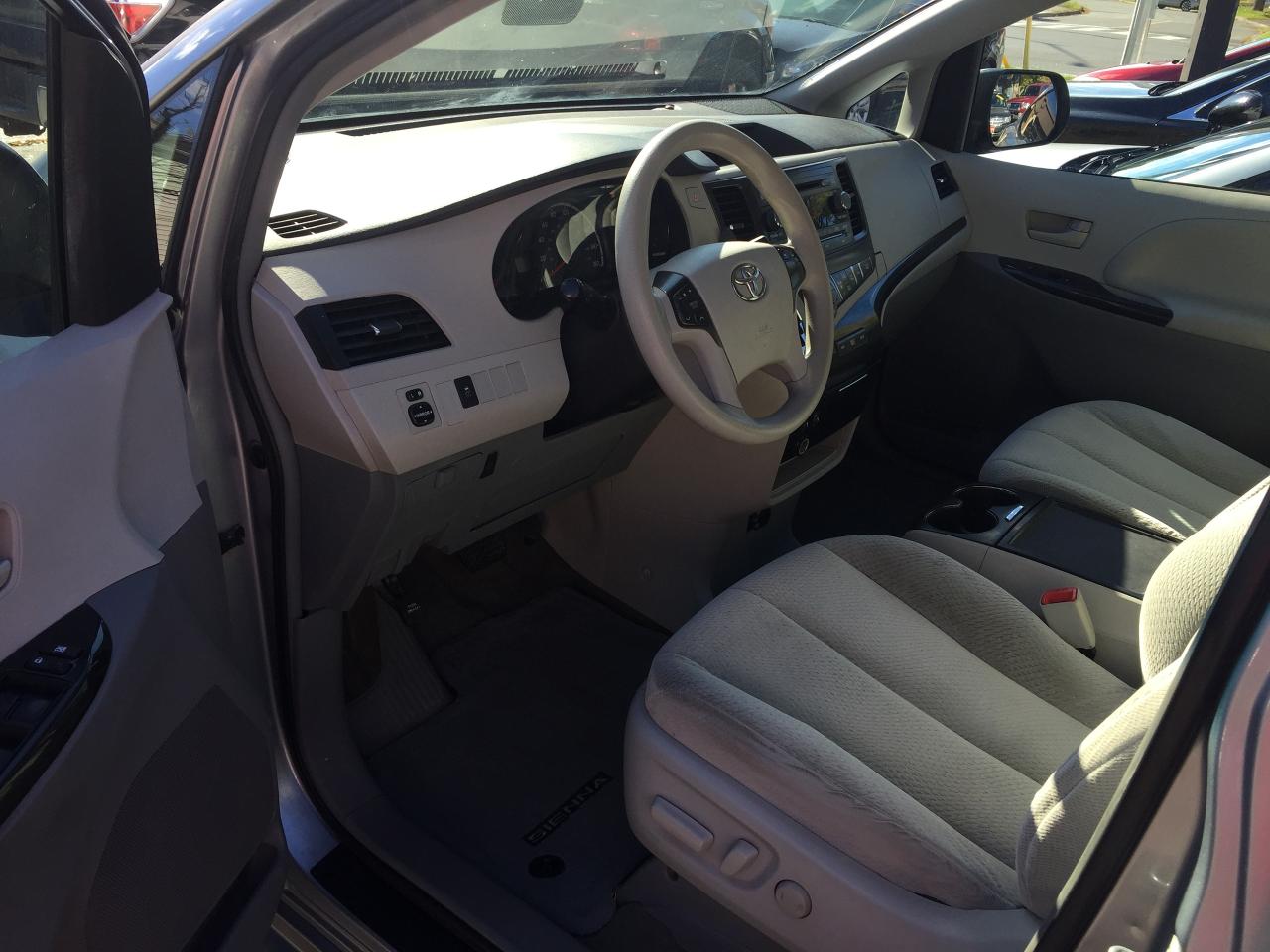 2014 Toyota Sienna 5DR LE 8-PASS FWD - Photo #2