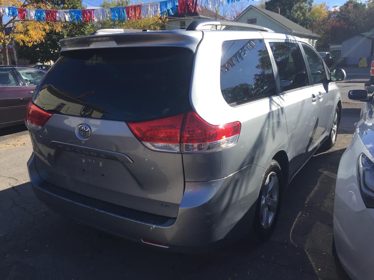 2014 Toyota Sienna 5DR LE 8-PASS FWD Photo2