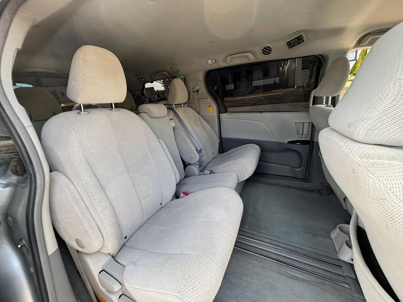 2014 Toyota Sienna 5DR LE 8-PASS FWD Photo3