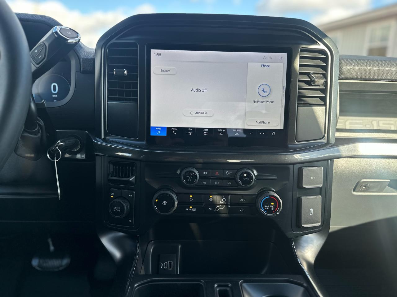 2025 Ford F-150 STX 4WD SuperCrew 5.5' Box Photo5