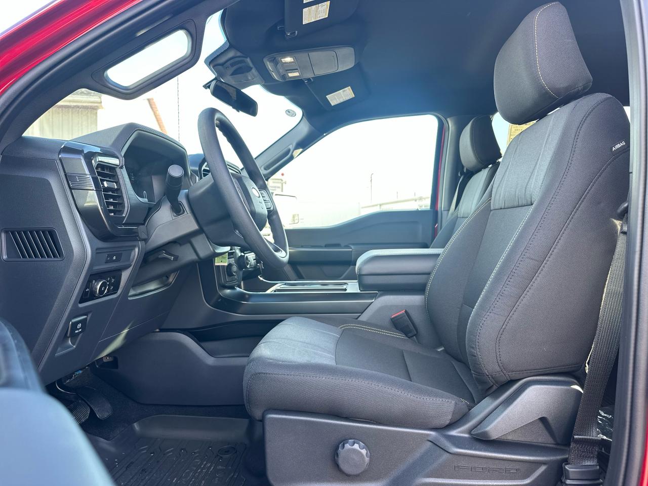 2025 Ford F-150 STX 4WD SuperCrew 5.5' Box Photo5
