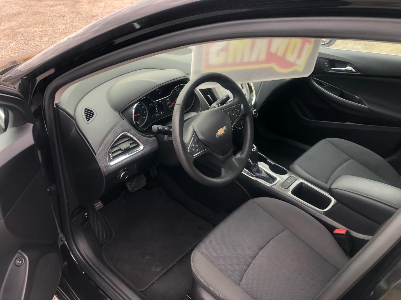 2018 Chevrolet Cruze LT Photo4