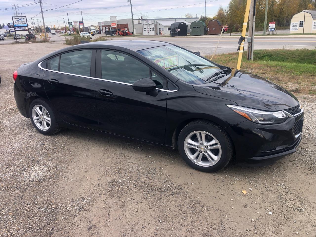 2018 Chevrolet Cruze LT Photo2