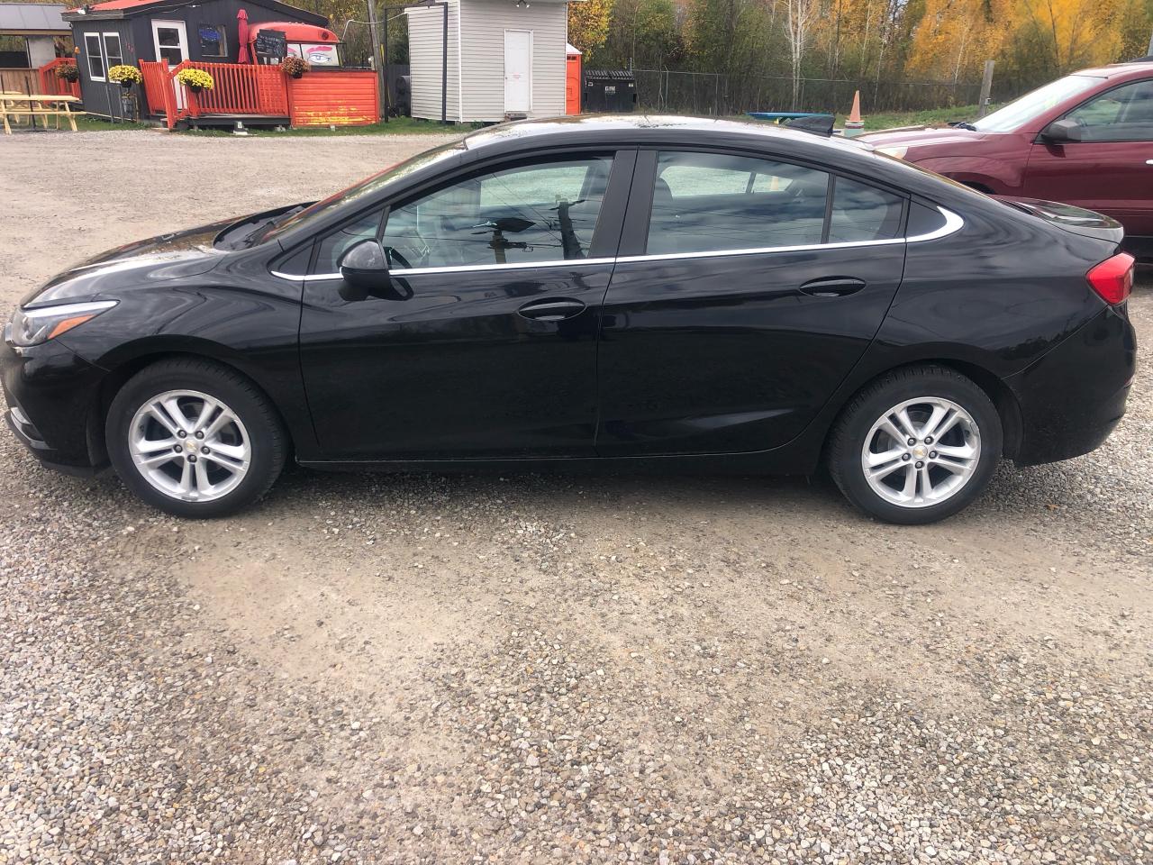 2018 Chevrolet Cruze LT - Photo #2