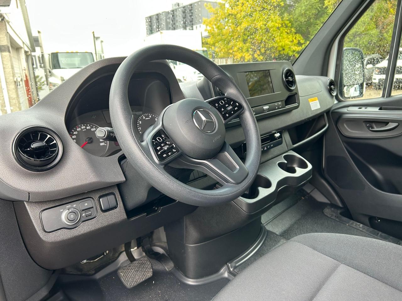 2023 Mercedes-Benz Sprinter  - Photo #9